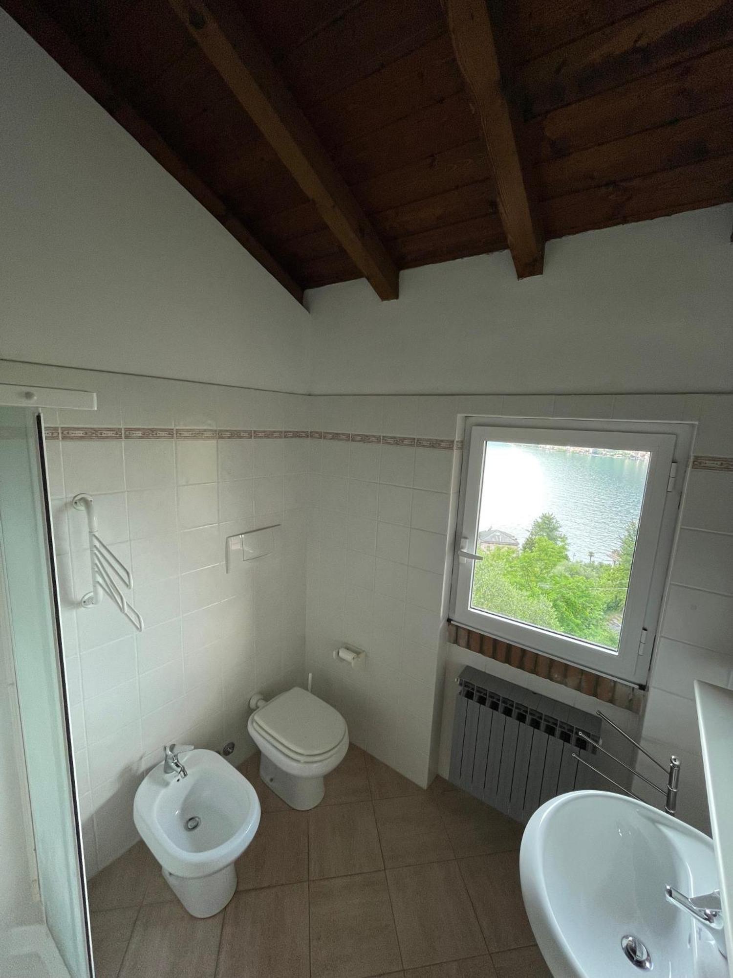 Appartamento Lake View Di Villa Giuliana Sulzano Luaran gambar